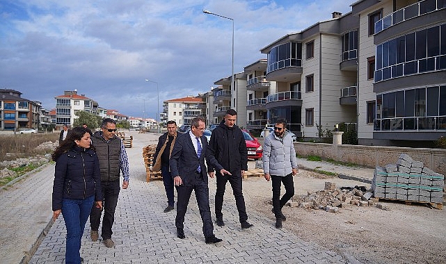 Ayvalık’ta doğalgazın yollarda yarattığı tahribat hızlı bir şekilde onarılıyor