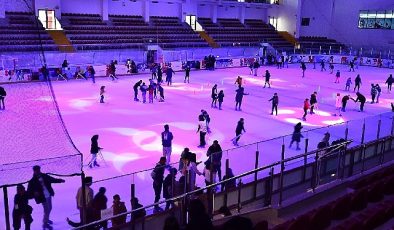 İzmirli kadınlar 2 Ocak’ta buz pistinde