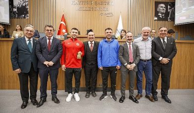 Kemeraltı esnafından 2024’te katı atık bedeli alınmayacak