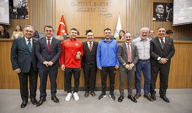 Kemeraltı esnafından 2024’te katı atık bedeli alınmayacak