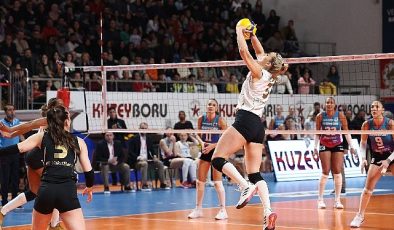 VakıfBank sezonun ilk yarısını galibiyetle tamamladı