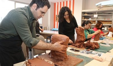 Yetenekler, güzel sanatlar akademisi’nin sanat eğitimleriyle geleceğe hazırlanıyor