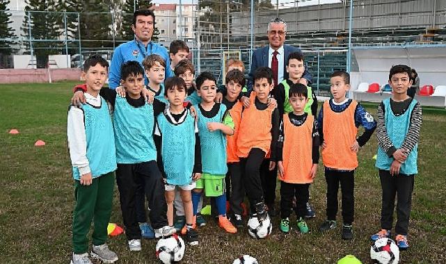 Başkan Topaloğlu, geleceğin futbolcularıyla bir araya geldi