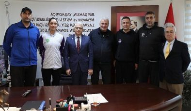 Burhaniye Belediyesi 2.Voleybol Turnuvası İştirakçilerinden Lider Deveciler’e Ziyaret