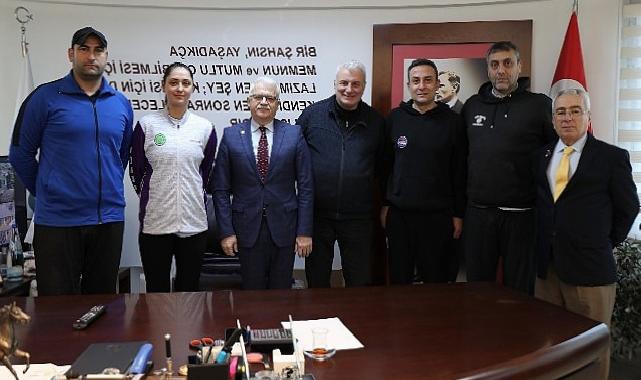 Burhaniye Belediyesi 2.Voleybol Turnuvası İştirakçilerinden Lider Deveciler’e Ziyaret