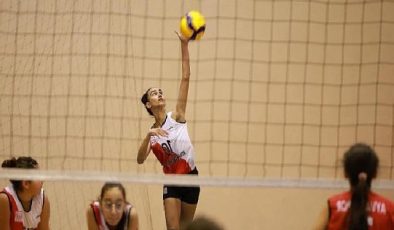 Burhaniye Belediyesi 2.Voleybol Turnuvasının açılışı yapıldı