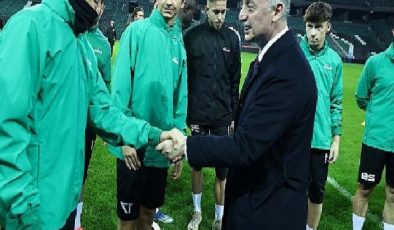 Büyükakın’dan kritik maç öncesi Kocaelispor’a moral ziyareti