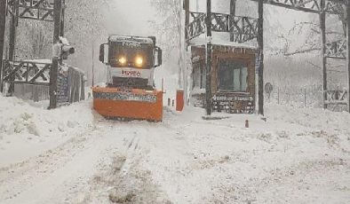 Büyükşehir’in kar mesaisi devam ediyor