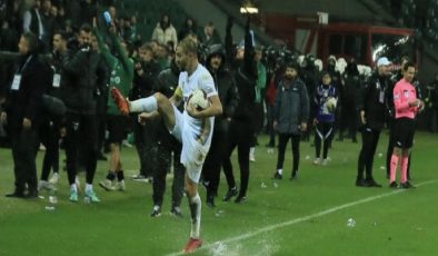 Eyüpsporlu Caner Erkin, Kocaelispor taraftarıyla tartışma yaşadı