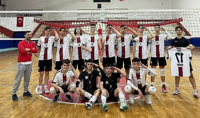 Gölcük belediyespor genç erkek voleybol ekibi kocaeli şampiyonu