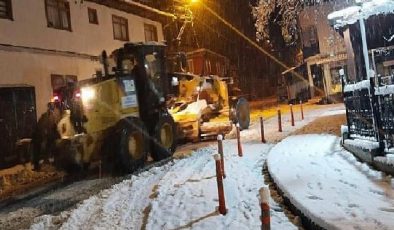 İnegöl Belediyesi Kar Yağışıyla Birlikte Harekete Geçti