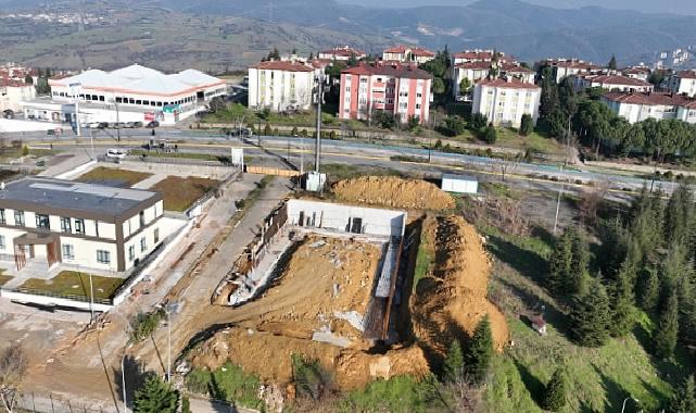 İzmit Ayazma Mahallesi futbol alanı devam