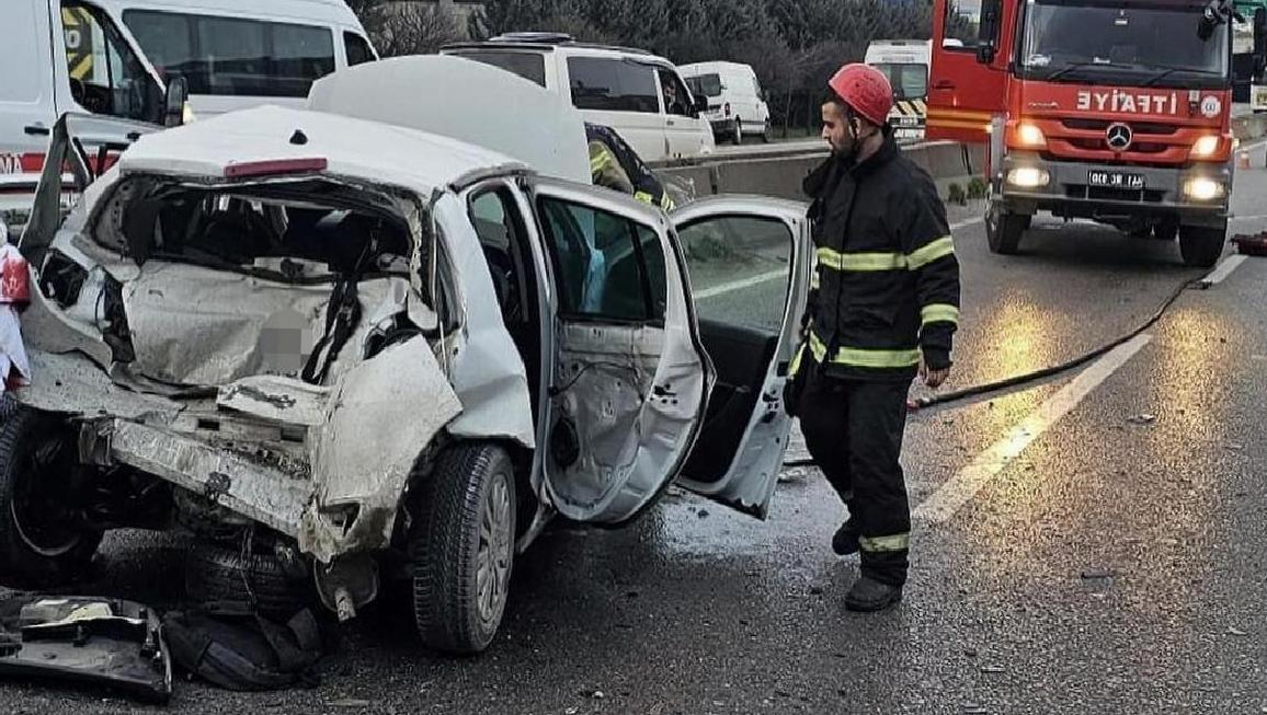 Kocaeli’de 4 araçlı zincirleme kaza: 1 ölü, 1 yaralı