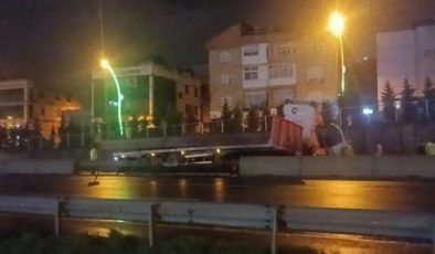 Kocaeli’de kağıt gibi ezilen tırdan sağ çıktılar