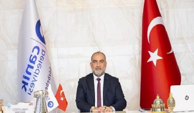 Lider Sandıkçı: ” Regaip Kandili tekrar derin bir tefekkür ve nefis muhasebesi yapmak ismine bizler için bir fırsattır”