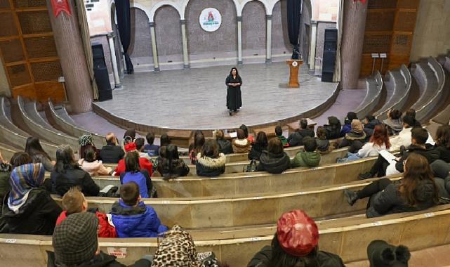 Nevşehir Belediyesi Kent Tiyatrosu’nda yeni periyot atölye çalışmaları ağır bir iştirakle başladı.