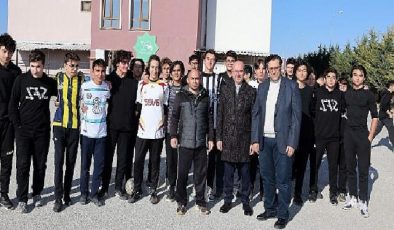 Selçuklu fen lisesi’ne kapalı spor salonu ve suni çim saha kazandırılıyor