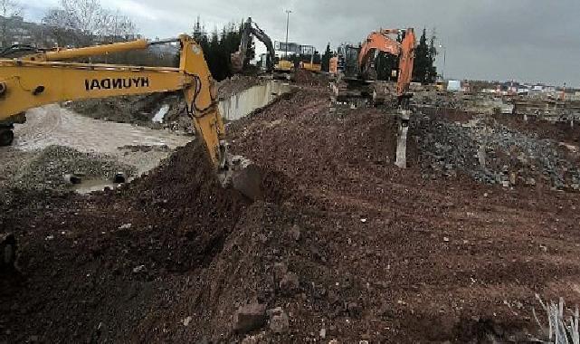 TEM Otoyolu üzerindeki menfez yıkılıyor