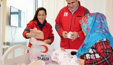 Türk Kızılay’ından Bayraklı kent Hastanesine ziyaret