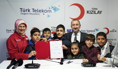 Türk Telekom ve Kızılay’dan zelzele bölgesindeki öğrencilere eğitim ve teknoloji takviyesi