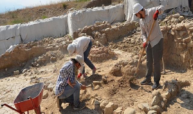 Yeşilova ve Yassıtepe hafriyatları geçmişe ışık tutmaya devam ediyor