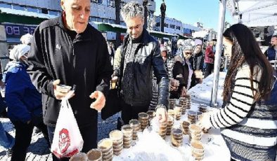 6 Şubat zelzelesinde hayatını kaybedenler İzmir’de anıldı