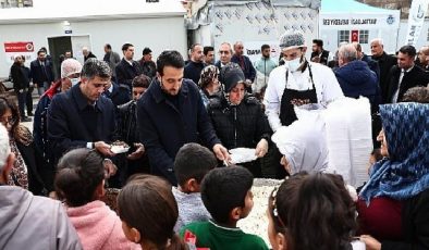 Abdullah Özdemir, Adıyaman ve Malatya’da depremzedeleri ziyaret etti