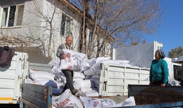 Antalya Büyükşehir Belediyesi 68 üreticiye 2061 çuval daha süt yemi dayanağı verildi