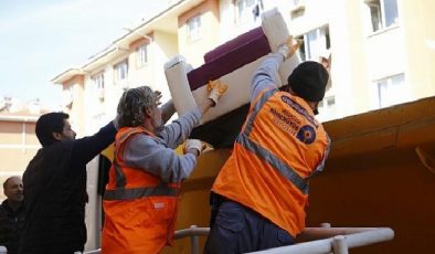 Antalya Büyükşehir sel bölgesindeki vatandaşların yanında