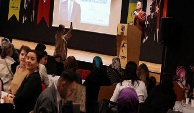 Beylikdüzü Belediye Lideri Mehmet Murat Çalık, Bayan ve Aile Hizmetleri Müdürlüğü tarafından düzenlenen kahvaltıda ailelerle buluştu