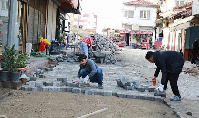 Burhaniye’de Yol Düzgünleştirme Çalışmaları Devam Ediyor