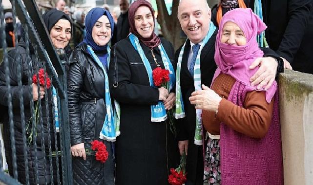 Darıca Belediye Lideri ve Cumhur İttifakı Darıca Belediye Lider Adayı Muzaffer Bıyık, Kazım Karabekir Mahallesi’nde sokak sokak vatandaşlara karanfil dağıtıp hasbihal etti