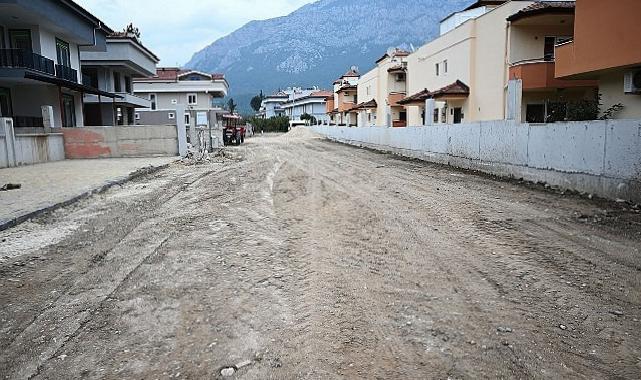 Kemer Belediyesi, Kuzdere Mahallesi Tekke Caddesi’nde kaldırım çalışmalarına başladı