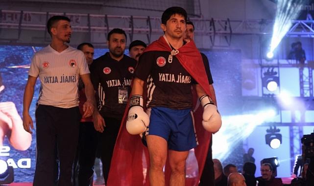 Kocaeli’de kick boks fırtınası esti;Dövüşçüler ringin tozunu attırdı