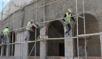 Kumluca’nın yeni simgesi Atatürk Stadyumu süratle yükseliyor