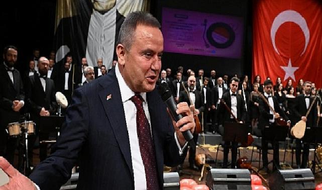 Lider Böcek Sevda Türküleri konserini izledi