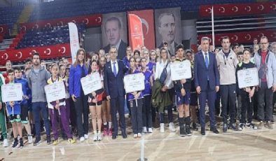 Okul Sporları Küçükler Voleybol Küme Karşılaşmaları İzmir’de Başladı