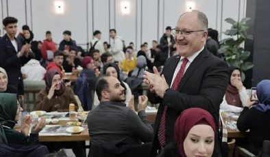 Sivas Belediye Lideri ve AK Parti Belediye Lideri Hilmi Alım, seçim çalışmaları kapsamda “Gençlik STK’ları Buluşması” programında gençlerle bir ortaya geldi