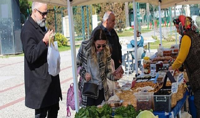 Üretici ve tüketici Karşıyaka’da ‘aracısız’ buluşmaya devam ediyor