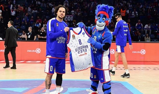 Anadolu Efes Spor Kulübü, 8 Mart Dünya Bayanlar Günü kapsamında Yanındayız Derneği iş birliğiyle kıymetli bir çalışmaya imza attı