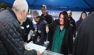 Aydın Büyükşehir Belediyesi, Ramazan ayında kentin birçok noktasında düzenlediği iftar programlarına devam ediyor