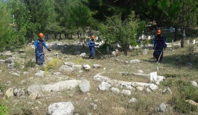 Büyükşehir’den Bayram Öncesi Mezarlık Paklığı