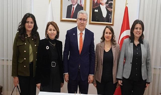 Egeli akademisyenler, üç farklı jinekolojik muayene giysisi geliştirecek