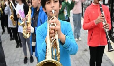 Geleceğin müzisyenleri İstiklal Marşı’mızı seslendirdi