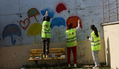 Kocaeli Gönüllüleri anaokulu duvarlarını boyadı