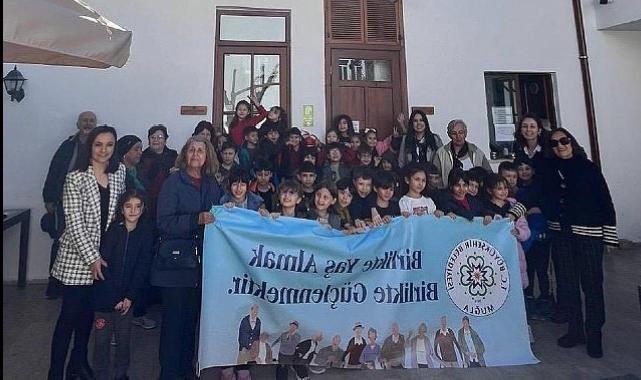 Muğla Büyükşehir Belediyesi Yaşlılara Hürmet Haftası’nı Türk Sanat Müziği Korosu konseri, ebru sanatı, sinema, sohbet ve ziyaretlerle kutladı