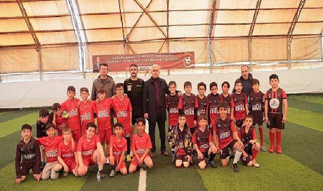 Nevşehir Belediyesi tarafından düzenlenen 3. İlkokullar Ortası 23 Nisan Halı Saha Futbol Turnuvası başladı