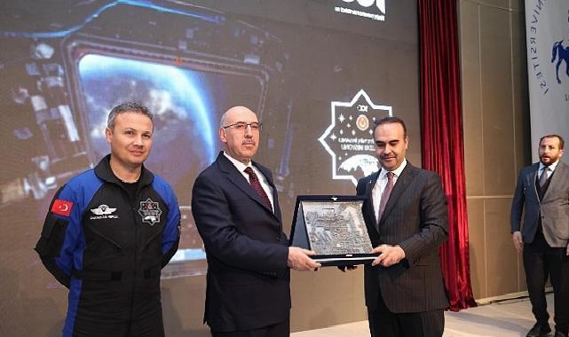 Sanayi ve Teknoloji Bakanı Mehmet Fatih Kacır ve Türkiye Ulusal Uzay Programı Kapsamında Uzaya gönderilen birinci Türk Astronot Alper Gezeravcı DEÜ’lü Gençlerle Bir Ortaya Geldi