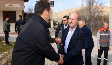 Selçuklu Belediye Lideri Ahmet Pekyatırmacı, muhtaçlıklar doğrultusunda yapılacak hizmetleri yerinde tespit etmek hedefiyle yaptığı dış mahalle ziyaretlerini sürdürüyor