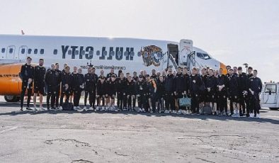 “Tigers on Tour” Hazırlık Kampı Hull City Corendon Uçağıyla Antalya Havalimanı’nda